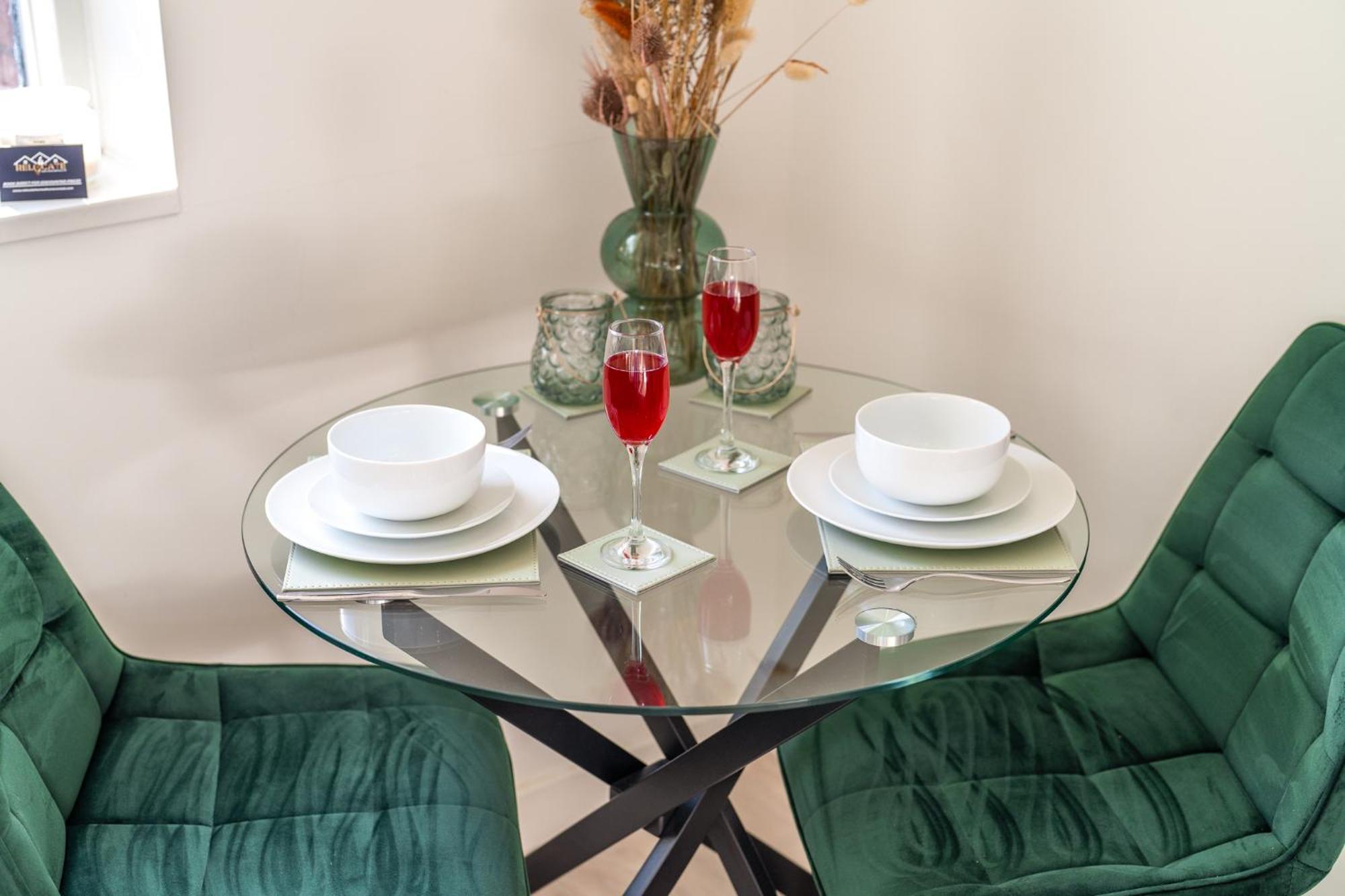Luxury 1 Bedroom Serviced Apartment With Roof Terrace & Gym Stevenage Exterior foto