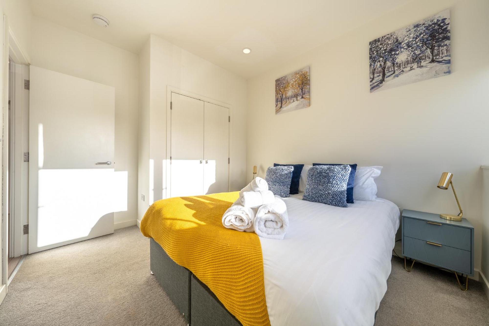 Luxury 1 Bedroom Serviced Apartment With Roof Terrace & Gym Stevenage Exterior foto