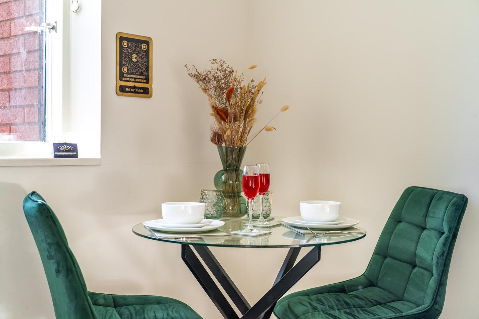 Luxury 1 Bedroom Serviced Apartment With Roof Terrace & Gym Stevenage Exterior foto