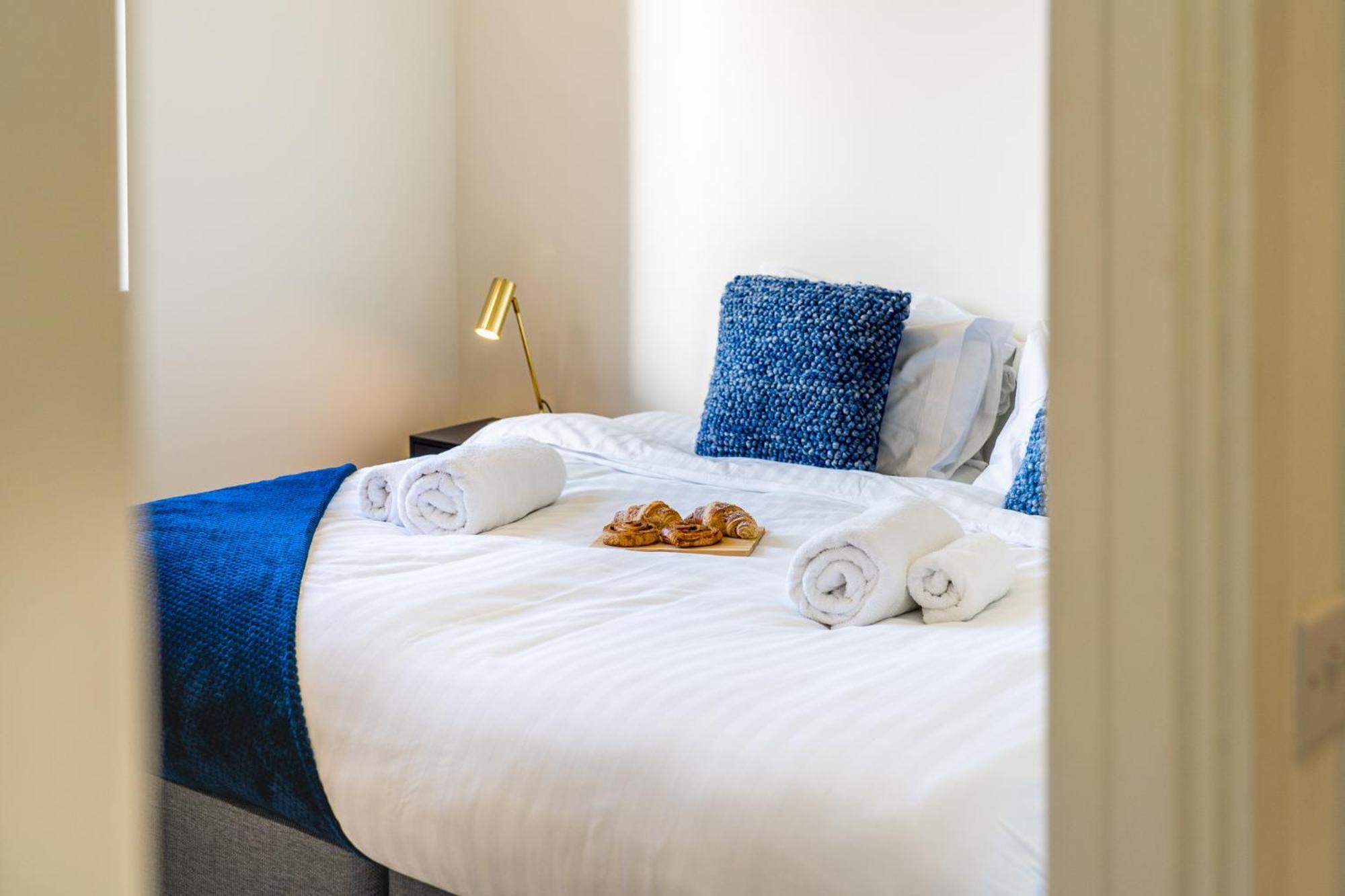 Luxury 1 Bedroom Serviced Apartment With Roof Terrace & Gym Stevenage Exterior foto