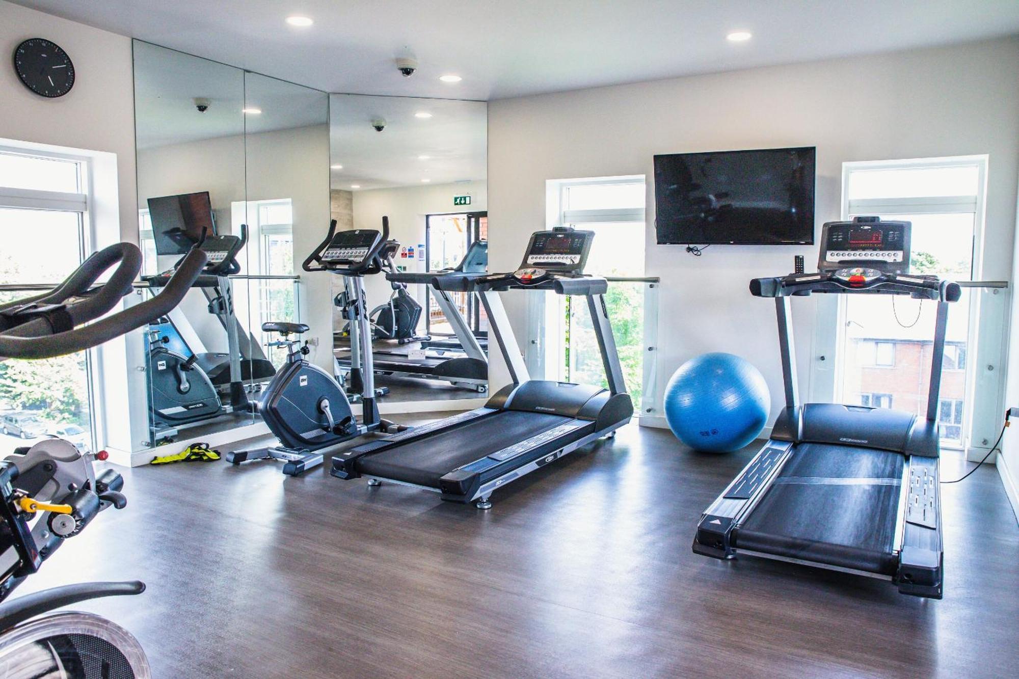 Luxury 1 Bedroom Serviced Apartment With Roof Terrace & Gym Stevenage Exterior foto