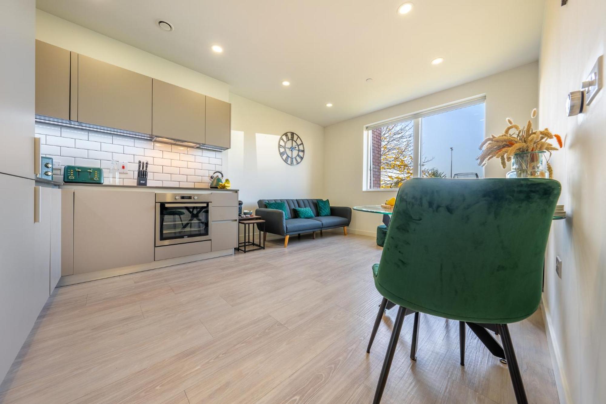 Luxury 1 Bedroom Serviced Apartment With Roof Terrace & Gym Stevenage Exterior foto