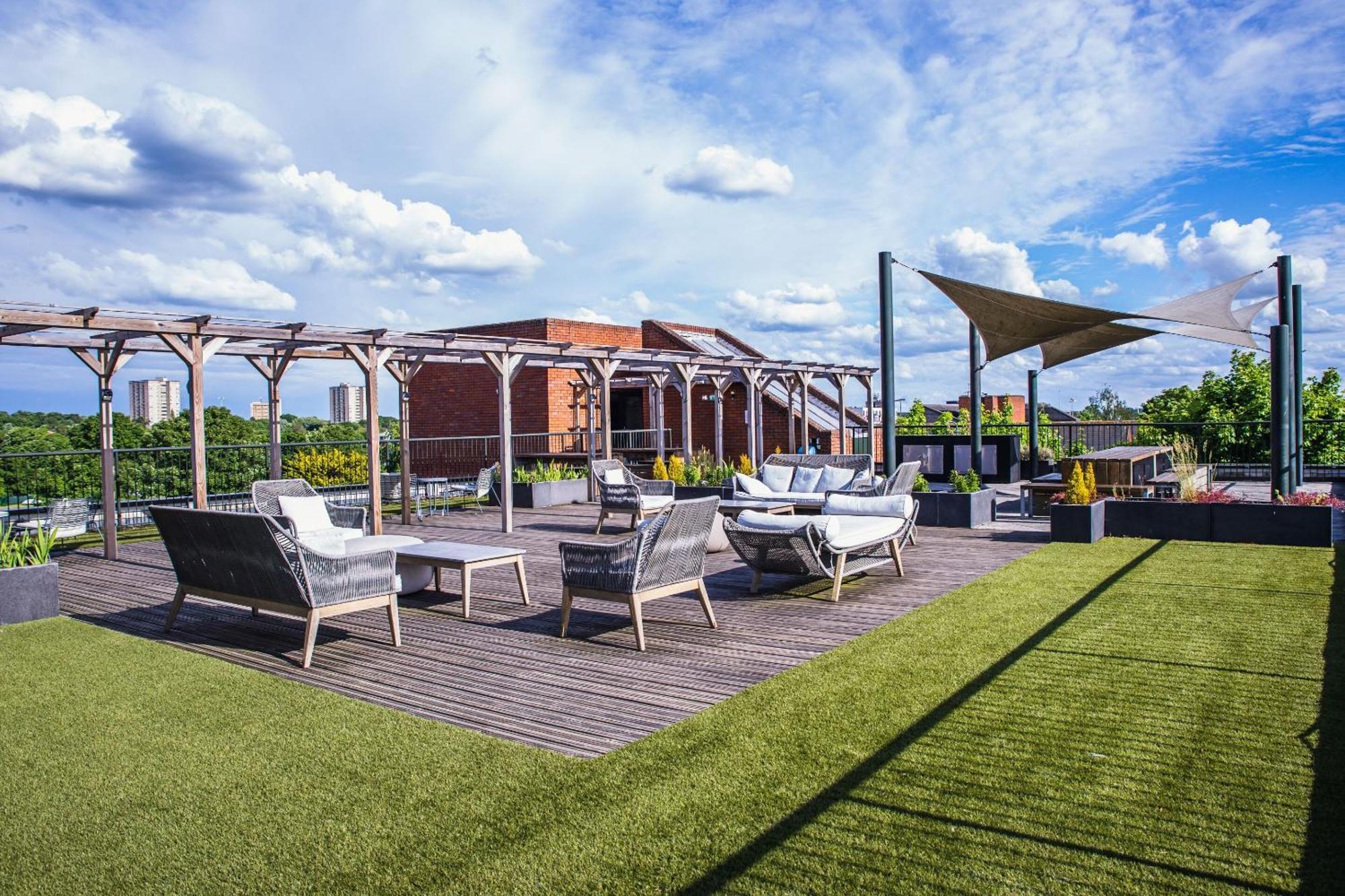 Luxury 1 Bedroom Serviced Apartment With Roof Terrace & Gym Stevenage Exterior foto