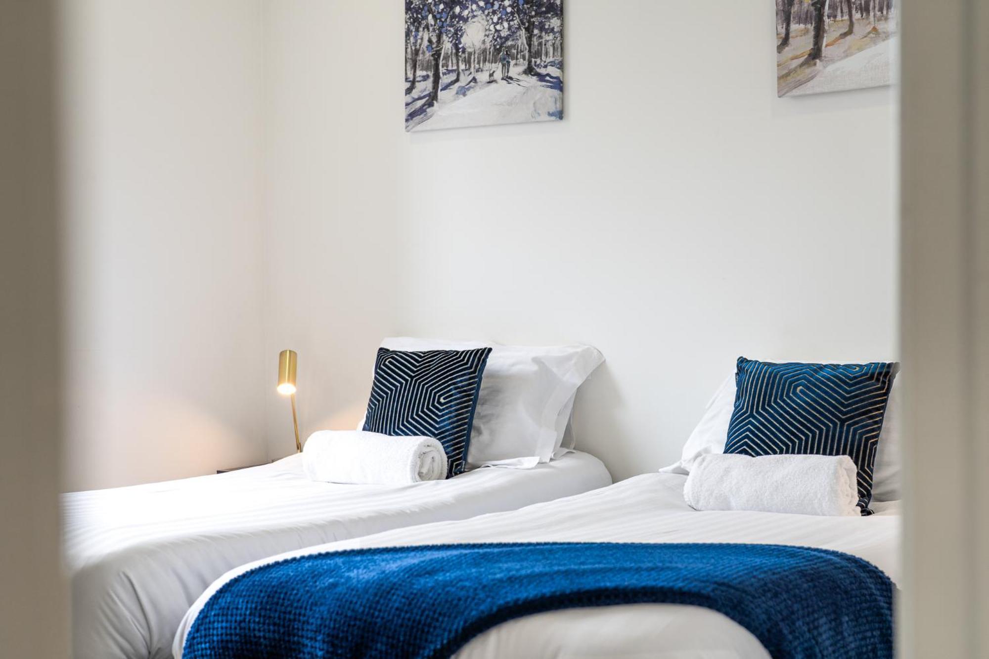 Luxury 1 Bedroom Serviced Apartment With Roof Terrace & Gym Stevenage Exterior foto