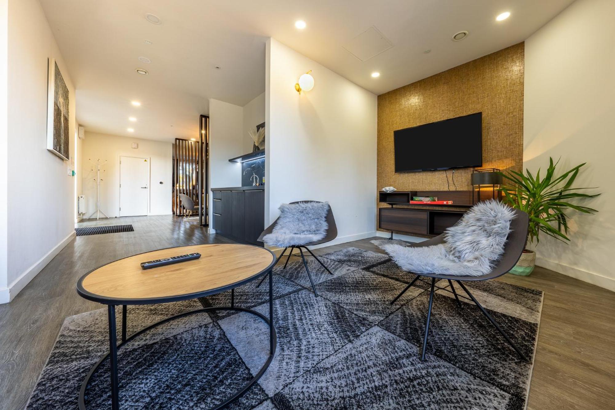 Luxury 1 Bedroom Serviced Apartment With Roof Terrace & Gym Stevenage Exterior foto