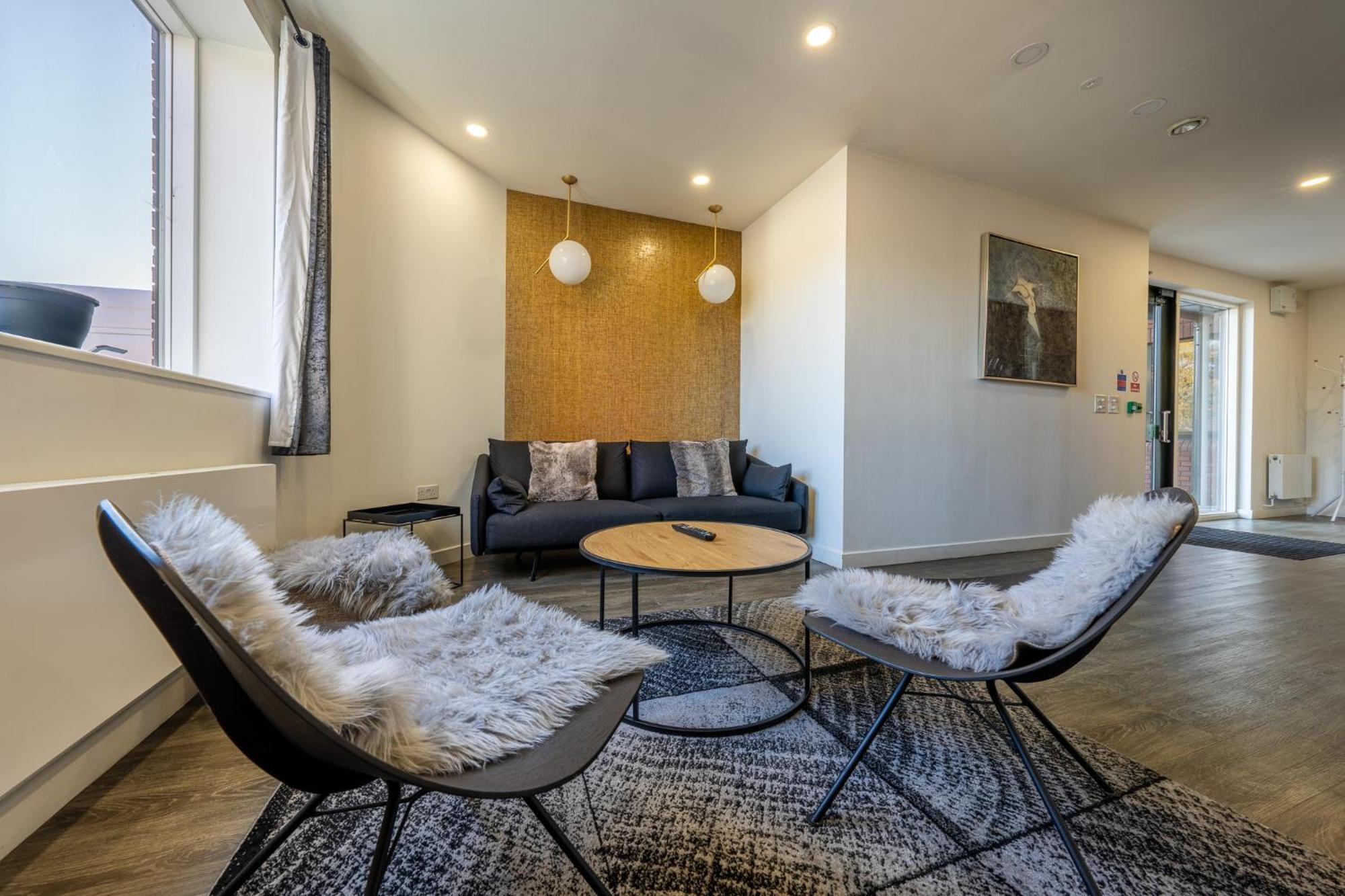 Luxury 1 Bedroom Serviced Apartment With Roof Terrace & Gym Stevenage Exterior foto