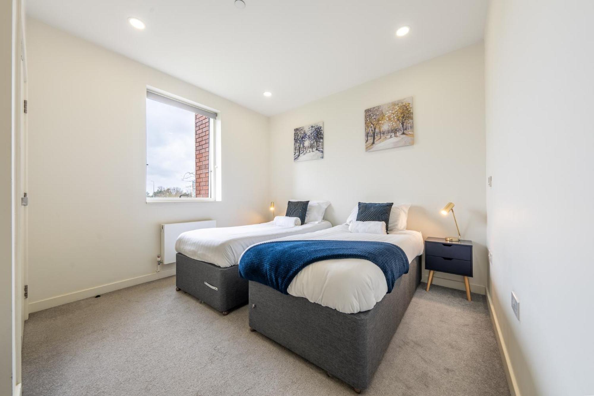 Luxury 1 Bedroom Serviced Apartment With Roof Terrace & Gym Stevenage Exterior foto