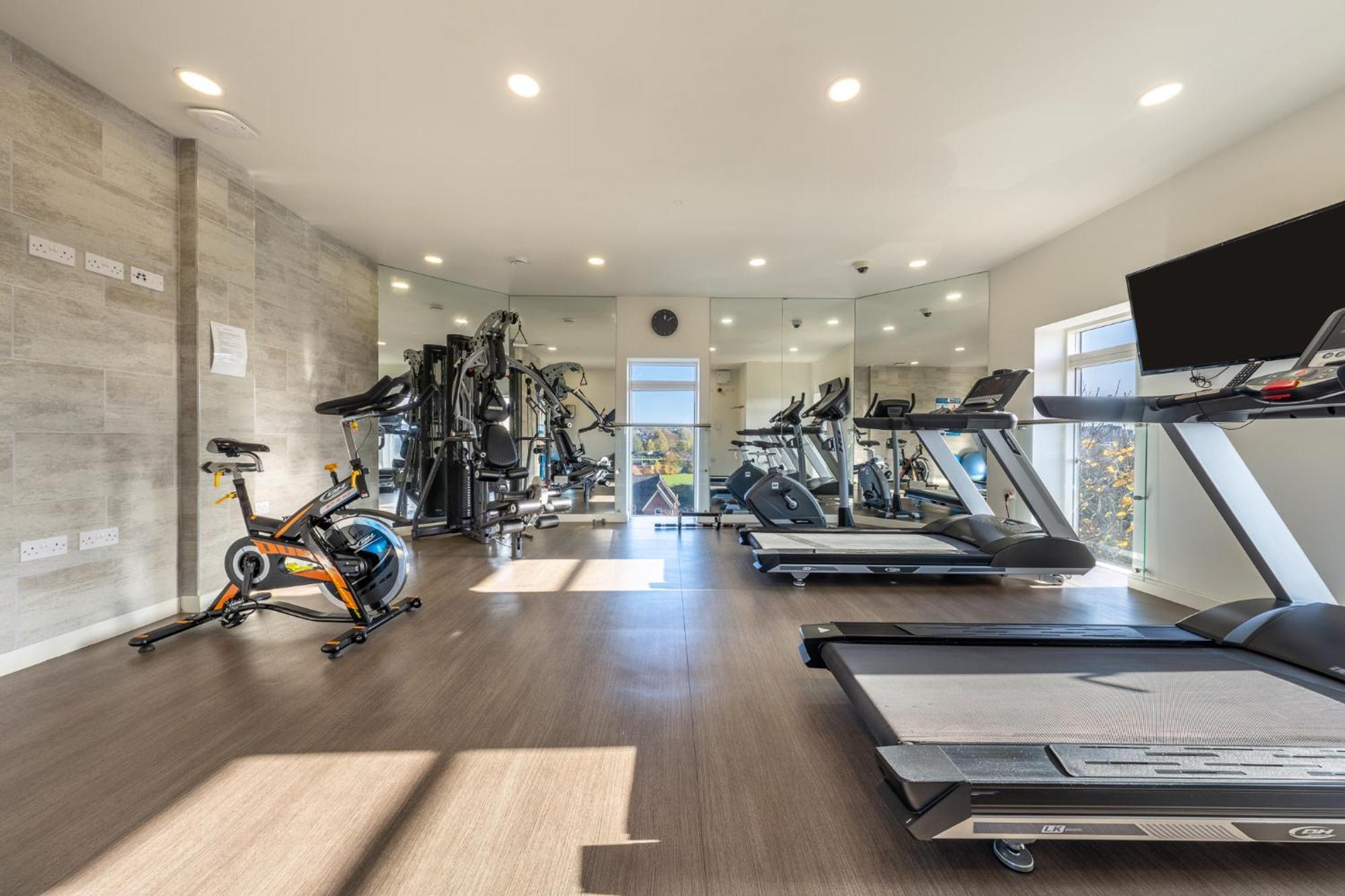 Luxury 1 Bedroom Serviced Apartment With Roof Terrace & Gym Stevenage Exterior foto