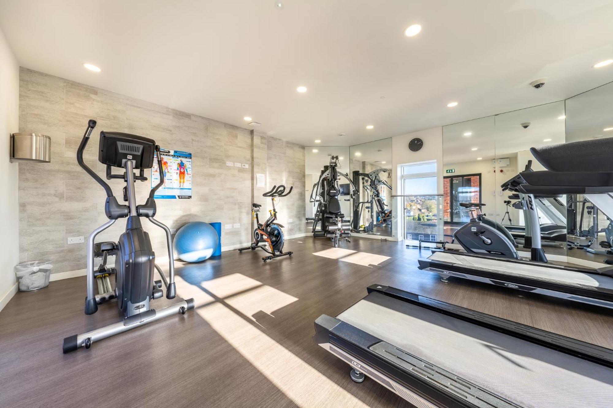 Luxury 1 Bedroom Serviced Apartment With Roof Terrace & Gym Stevenage Exterior foto