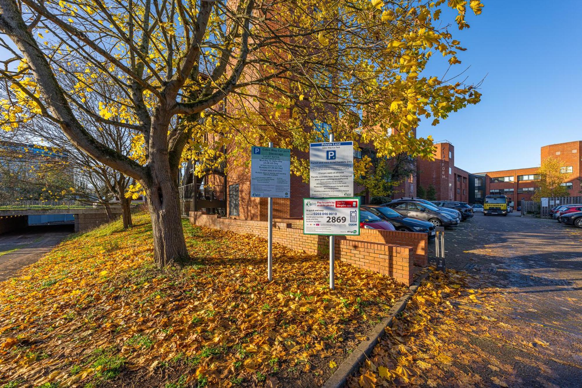 Luxury 1 Bedroom Serviced Apartment With Roof Terrace & Gym Stevenage Exterior foto